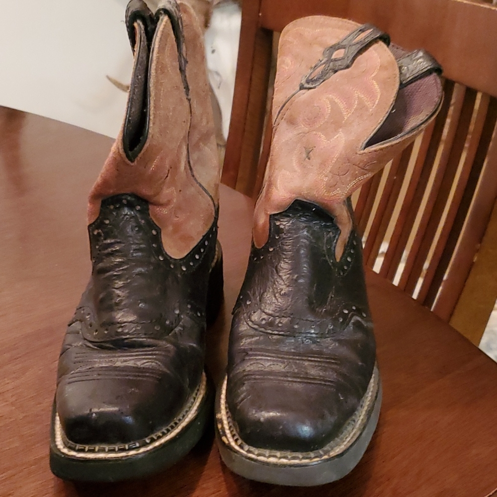Justin Boots 71/2 in good used condition.